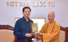 Phó thủ tướng Mai Văn Chính chiêm bái xá lợi Bồ tát Thích Quảng Đức tại Việt Nam Quốc Tự