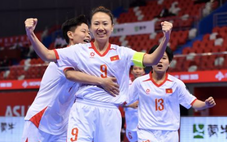 Đánh bại Philippines, futsal nữ Việt Nam đặt một chân vào tứ kết