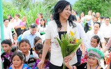 Phu nhân Ngô Phương Ly và Tết thiếu nhi đặc biệt ở vùng biên