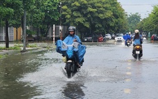 Huế mưa to gây ngập giữa mùa hè