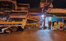 Hai xe máy lao vào nhà dân, hai người chết
