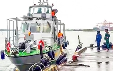 Điều tàu cứu hộ tàu cá bị hỏng máy nơi biển động, gió cấp 6 do ảnh hưởng bão