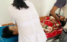 Gỡ diều mắc đường dây điện, 3 học sinh nhập viện