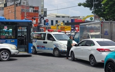 Kẹt xe 'tứ phía' ở ngã tư Thủ Đức giữa trưa nắng, nguyên nhân do đâu?