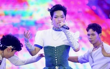 Hàng ngàn khán giả 'cháy' cùng E-Concert với các Anh trai, Em xinh say hi