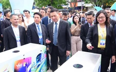 Phó thủ tướng Hồ Đức Phớc trải nghiệm thanh toán số tại Lễ hội Ting Ting Day