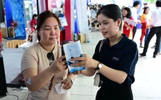 Ngân hàng đón hàng nghìn lượt khách mở tài khoản trong Lễ hội Không tiền mặt