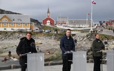 Tin tức thế giới 16-6: Nhà máy lọc dầu Ukraine bị nã tên lửa; Ông Macron tới Greenland
