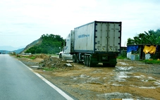Nhức nhối xe ra vào trạm dừng nghỉ ‘hết hạn’ ở cao tốc Vĩnh Hảo - Phan Thiết