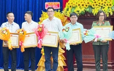 Văn phòng đại diện vùng Trung Trung Bộ báo Tuổi Trẻ nhận bằng khen tỉnh Quảng Nam