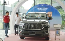 Lái thử Innova Cross tại sự kiện Toyota Cross Line Up, khách 'chốt' đặt cọc