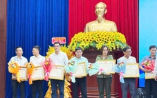 Văn phòng đại diện vùng Trung Trung Bộ báo Tuổi Trẻ nhận bằng khen tỉnh Quảng Nam