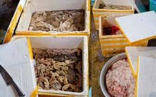 Phát hiện cơ sở xả thải ô nhiễm, thu giữ 3,5 tấn mỡ và lòng động vật không rõ nguồn gốc