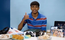 Yamal gây sốc với hình ảnh ăn toàn fast food