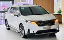 Tin tức giá xe: Kia Carnival giảm giá tới 210 triệu đồng, xe bán tốt vẫn có bản khó tiêu thụ