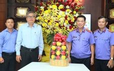 Công an, Viện kiểm sát, Tòa án nhân dân TP.HCM thăm, chúc mừng báo Tuổi Trẻ