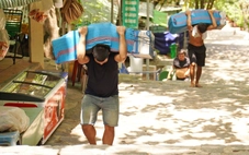Những người phu khuân vác trên núi thiêng Bà Đen