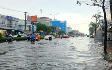 Cần Thơ mưa lớn nhất từ đầu mùa, các tuyến đường ngập như sông