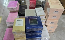 Công an TP.HCM triệt phá băng nhóm mua bán hơn 10.000 chai nước hoa Chanel, Bvlgari, Dior... giả