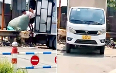 Xác minh xe tải đổ trộm rác thải gần cầu Sa, quận Bình Tân