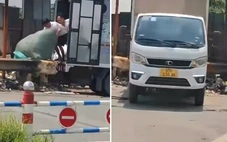 Xác minh xe tải đổ trộm rác thải gần cầu Sa, quận Bình Tân
