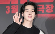 Một tài tử 50 tuổi ngừng hoạt động vì bê bối tình dục; Suga BTS xin lỗi ngay khi xuất ngũ