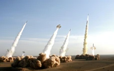 NÓNG: Iran phóng 6 tên lửa đạn đạo tấn công căn cứ Mỹ tại Qatar
