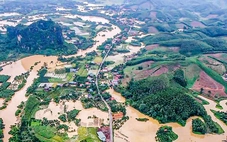 Sơ tán hàng trăm hộ dân khỏi biển nước đe dọa ngay trong đêm