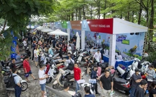 Chỉ trong 2 ngày, Hà Nội bớt 600 xe xăng, mỗi giờ có 35 xe máy điện VinFast được bán ra