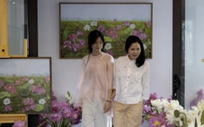 Đến gallery chỉ trưng bày một bức tranh sen