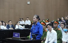 Bà Hoàng Thị Thúy Lan bật khóc nói đau đớn dày vò, 'bị tai biến' sau khi bị bắt