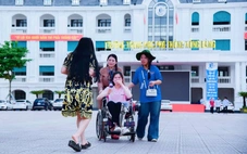 Nữ sinh đất Cảng mới mổ ruột thừa, ngồi xe lăn đi thi tốt nghiệp THPT