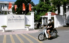 Các phường ở Hà Nội gắn biển tên, tân trang trụ sở để chuẩn bị về 'nhà' mới
