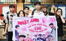 Kết thúc buổi thi cuối cùng, thí sinh tạm biệt mùa thi đầy cảm xúc