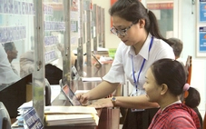 Thay 'điểm danh' nhận lương bằng làm tốt nhận thưởng trong đánh giá cán bộ, công chức