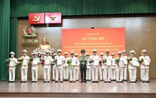 Đại tướng Lương Tam Quang trao quyết định cho 34 giám đốc công an tỉnh, thành phố