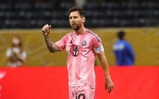 Ibrahimovic: Đồng đội của Messi vừa đá bóng vừa mang bao xi măng