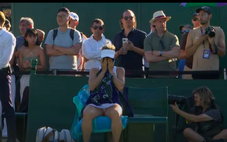 Tay vợt Kazakhstan không kìm được nước mắt khi thua thảm ở Wimbledon 2025