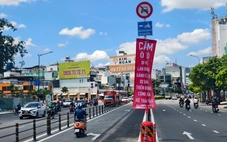 Cho xe máy rẽ trái từ đường Cộng Hòa vào nhà ga T3, đường sá thông thoáng hơn
