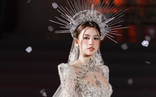 Tiểu Vy, Kiều Duy hóa thành nữ thần trong thiết kế của Phạm Đăng Anh Thư
