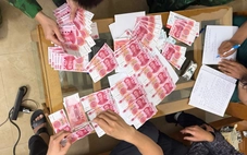 Bắt người Trung Quốc du lịch Việt Nam bằng... tiền giả
