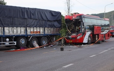 Tai nạn giữa xe khách và xe tải làm 6 người thương vong