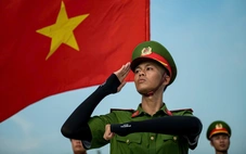 Lính công an rèn bản lĩnh thép giữa 'chảo lửa' thao trường diễu binh
