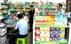 Chống buôn lậu, hàng giả 6-6: Tạm giữ 2 tấn táo đỏ và nhiều túi gân bò, vịt quay