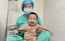 Bé trai 15 tháng tuổi hồi sinh kỳ diệu nhờ ghép gan của một người đàn ông 44 tuổi
