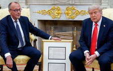 Thủ tướng Đức tặng ông Trump bản sao giấy khai sinh của ông nội