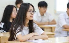 Gần 104.000 học sinh Hà Nội làm thủ tục dự thi lớp 10, nhiều em đến nhầm điểm thi