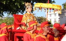 Cố đô Huế rực sắc với cả ngàn bộ cổ phục Việt diễu phố