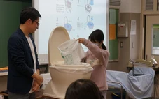 Nhật Bản đối mặt ‘khủng hoảng nhà vệ sinh’ sau thảm họa