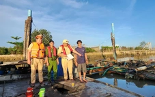 Bắt giữ 9 tàu khai thác cát trái phép trên sông Tiền